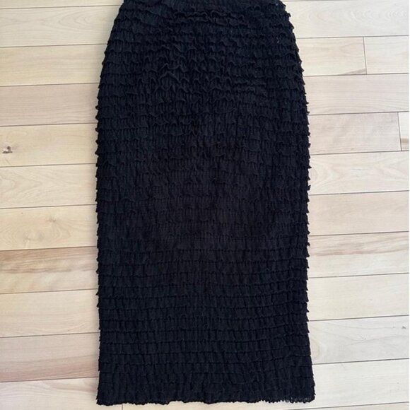 Ronny Kobo Elegant black midi skirt with a ruched lace-like fabric - Picture 5 of 7